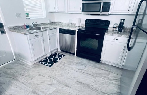Atlanta House | Relax & Discover at Downtown ATL's Retro Bungalow
