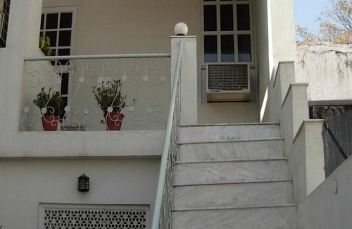 Adarsh Nagar House | Relax in a Cozy Bungalow with Complimentary Breakfast