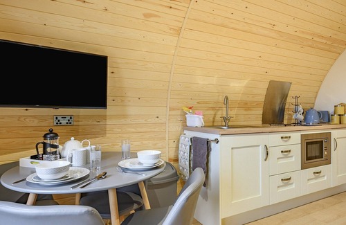 East Haddon Cottage | Relax and Enjoy a Fun Stay in Beautiful Rural Accommodations