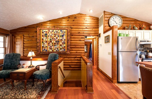 Lovingston Cabin | Pet-Friendly Log Cabin Near Wintergreen & Shenandoah Valley