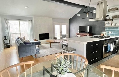 North Austin Civic Association House | Unwind in Style: Beautiful Home for Holiday Fun