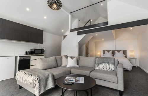 Mangawhai Villa | Indulge in Elegance: Unforgettable Oceanfront Group Retreat