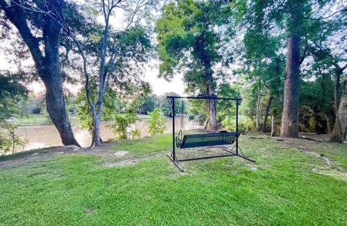 Lafayette House | Relax at Azalea Cottage: Guest Rated 10/10 on Bayou