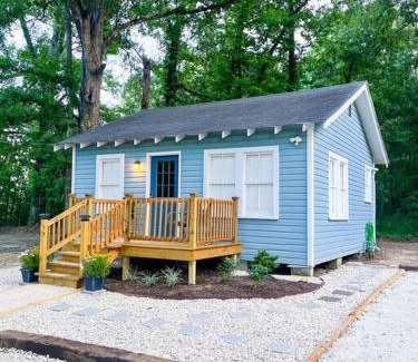 Lafayette House | Relax at Azalea Cottage: Guest Rated 10/10 on Bayou