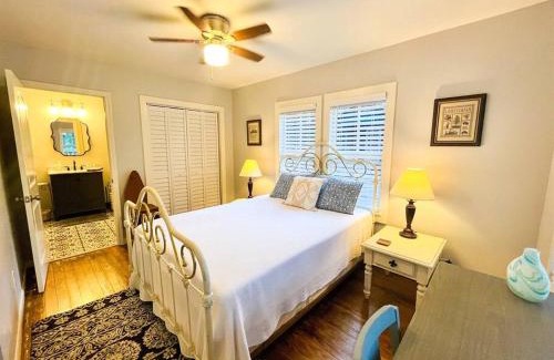 Lafayette House | Relax at Azalea Cottage: Guest Rated 10/10 on Bayou
