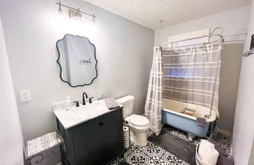 Lafayette House | Relax at Azalea Cottage: Guest Rated 10/10 on Bayou