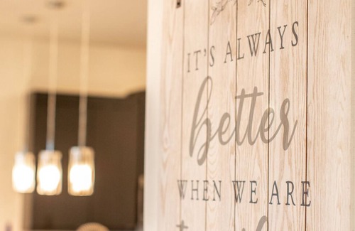Montgomery Apartment | Unwind & Sail away at our Stylish Marina Home