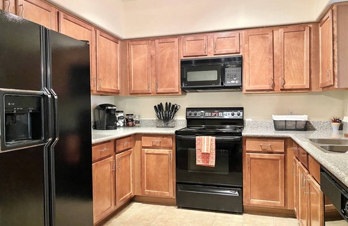 North Scottsdale Condo | Relax in Comfort: King Bed, Pool & Hot Tub Await You
