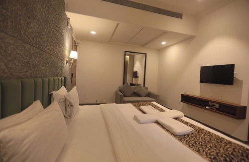 Amravati Hotel | Cozy Up And Above: Breakfast Included & Family Friendly