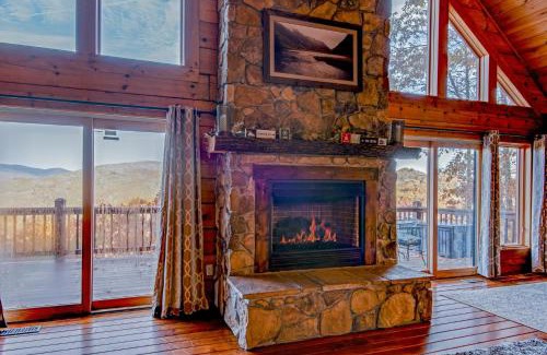 Frank House | Experience Tranquility Up Here In the Mountains with Family