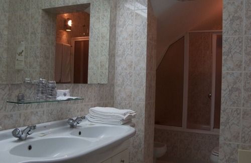 Fermentelos Hotel | Discover Comfort at UP Pateirahotel with Spa and Pool Access