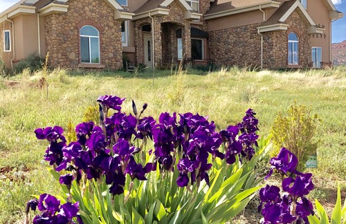 Kanab House | Spacious 6-Bedroom Home in Scenic Kanab - Top-Rated Stay