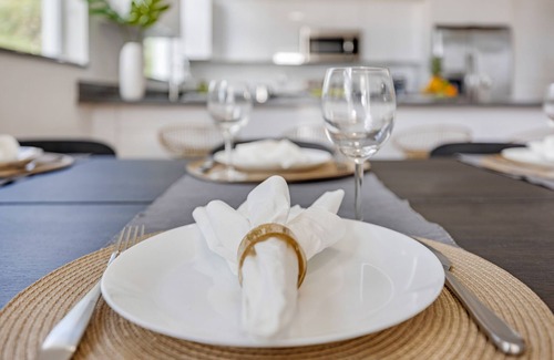 Allapattah House | Modern House for 12 Guests Near Wynwood with Pool & Spa