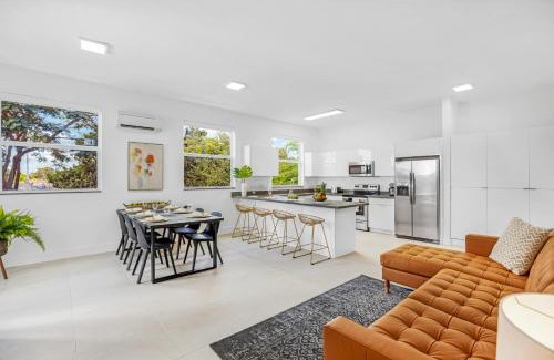 Allapattah House | Modern Villa for 12 Guests Near Wynwood with Hot Tub