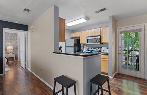 McNeil House | Up to 32 People - Luxurious Home