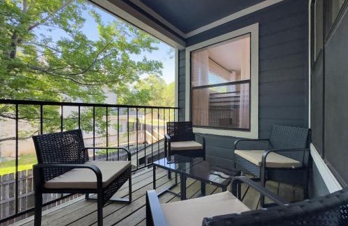 McNeil House | Up to 32 People - Luxurious Home