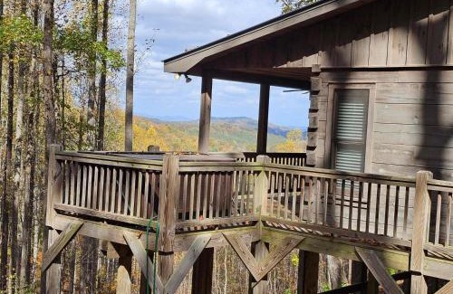 Blue Ridge House | Exceptional Getaway at Up, Up and Away - Pet Friendly Bliss