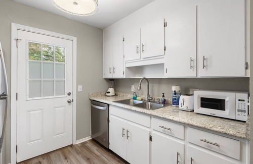 Northeast Pensacola House | Dog-Friendly Escape with Fenced Yard and Top Ratings