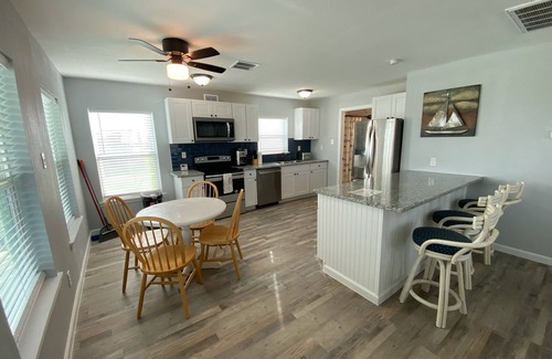 Galveston House | Updated 2-Bedroom Retreat Steps from the Bay and Ocean
