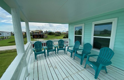 Galveston House | Updated 2-Bedroom Retreat Steps from the Bay and Ocean