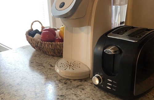 Huntington House | Pet Friendly 2BR Retreat with Ocean View in Huntington, WV