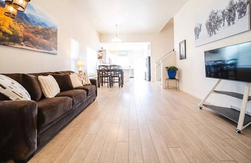 Magna House | Updated 3 bed 2 bath with easy access to SLC & ski resorts. Pet friendly!