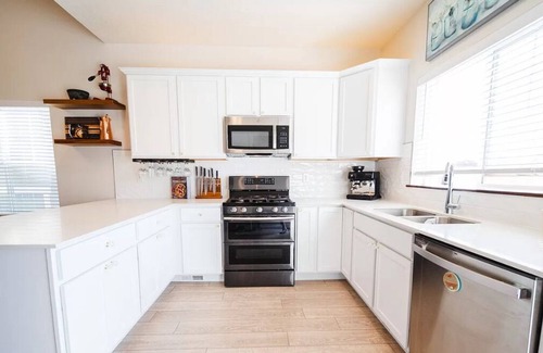 Magna House | Updated 3 bed 2 bath with easy access to SLC & ski resorts. Pet friendly!