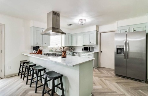 Crowley House | Discover a 3BR Country Escape in Crowley - Rated 10/10!