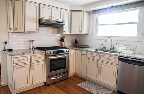 Longmont House | Updated 4 Bedroom Home Near Stunning Lake Cozy Fire Pit 40 Mins from RMNP