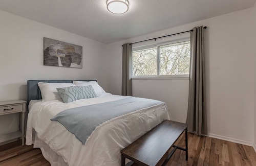Oak Creek House | Guest Rated 10/10: Cozy 4-Bedroom House with Great Amenities