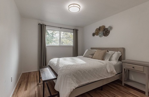 Oak Creek House | Guest Rated 10/10: Cozy 4-Bedroom House with Great Amenities