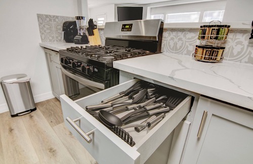 Groves House | Updated 5 bedroom home in Groves