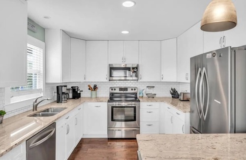 Ocean Isle Beach House | Updated 5 BR Canal Home, Short Walk To Beach!