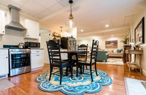 Gordonville Apartment | Renovated Hideaway Apartment with Spa & Breakfast Included!