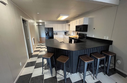 Miller Apartment | Prime Location Apartment on Main Street with Great Amenities