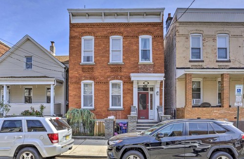 Constable Hook House | Convenient Bayonne Townhome Just 11 Miles from NYC!
