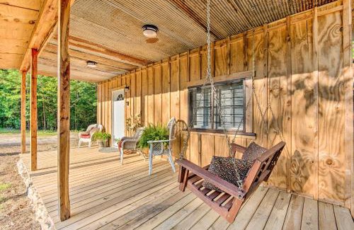 Hatton House | Welcoming Cabin with Porch, Steps from Cossatot River