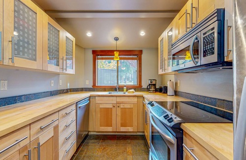Black Butte Ranch Condo | Premier Central Oregon Condo with Pool & Full Kitchen