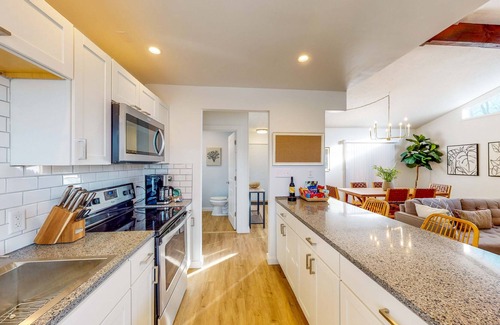 Simonton Lake House | Updated charmer with a well-equipped kitchen