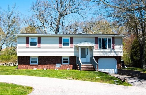 Eastward Look House | Cozy Eastward Look Beach Home with Ocean View Amenities