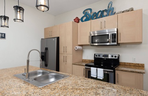 South Padre Island Condo | Inviting 4th Floor Condo with Pool, Hot Tub & Beach Access