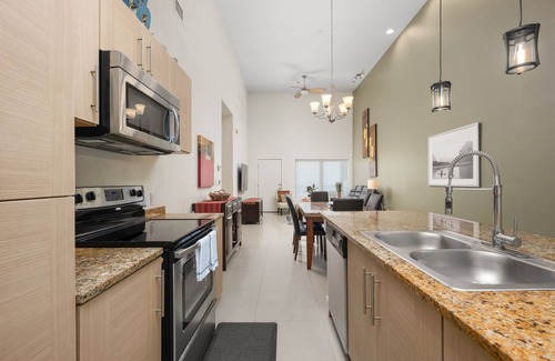 South Padre Island Condo | Inviting 4th Floor Condo with Pool, Hot Tub & Beach Access