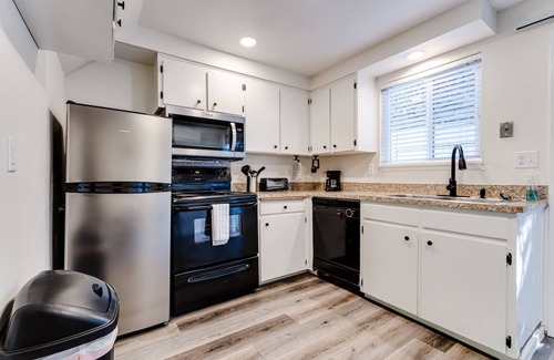Friendly Apartment | Top-Rated Updated Condo Near UO & Autzen Stadium