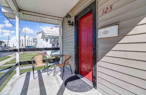 New Iberia Villa | Pet-Friendly Updated Cottage: Your Home Away From Home