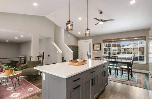 Windsor House | Cozy Modern Getaway with Spa and Family Amenities