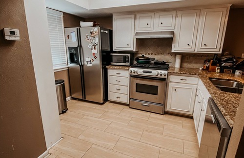 Barton Hills House | Convenient Duplex Retreat Near ACL Festival & Kids Welcome!