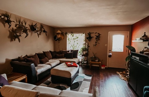 Barton Hills House | Convenient Duplex Retreat Near ACL Festival & Kids Welcome!