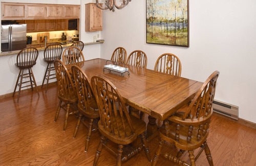 Eagle-Vail House | Stylish Eagle-Vail Duplex with Hot Tub & Sauna for 10