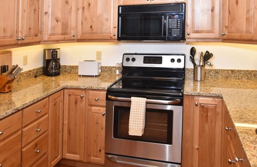 Eagle-Vail House | Stylish Eagle-Vail Duplex with Hot Tub & Sauna for 10