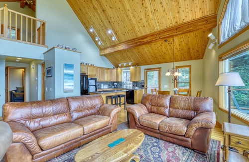Rosario House | Prime Eastsound Retreat with Breathtaking Ocean Views